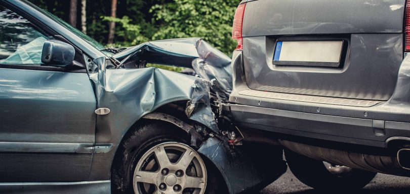 ¿Quién paga la baja laboral por accidente de tráfico?